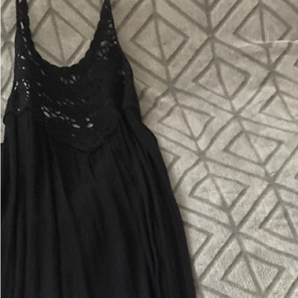 Women’s Dress: Black, sleeveless, boho